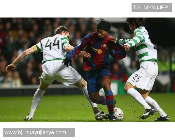 足球明星绘制圣号形象的艺术作品展现与解读